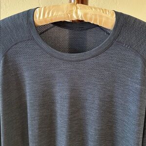 Men’s Lululemon long sleeve performance T shirt.